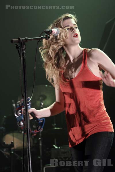 HOLLYSIZ - 2011-03-21 - PARIS - Olympia - 